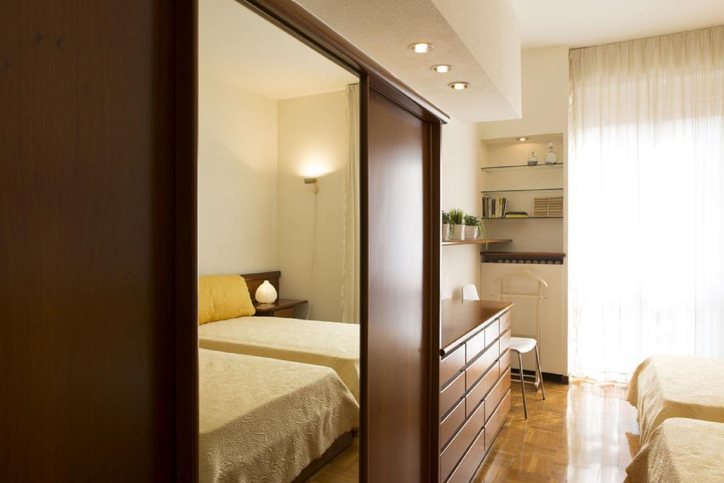 Fiera Monterosa 11 Apartment Mailand Zimmer foto